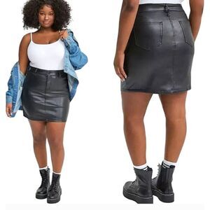 Torrid Mini Faux Leather 5-Pocket Skirt NWT